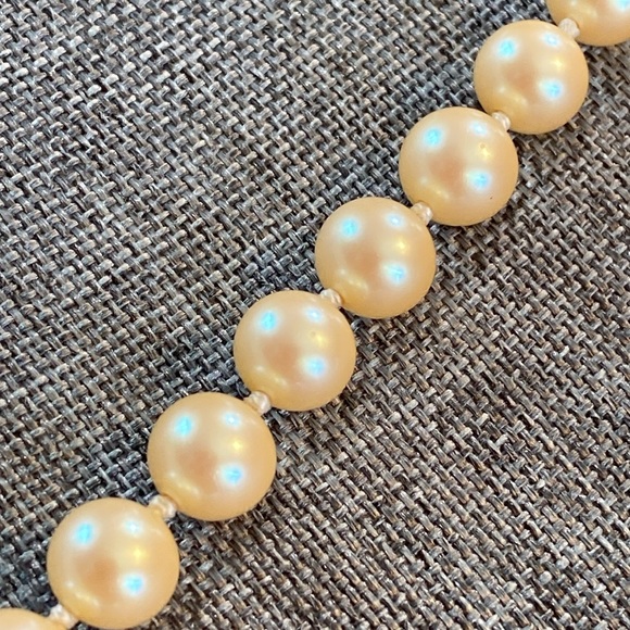 Vintage Man-made Pearl Stunner Necklace - Picture 2 of 5